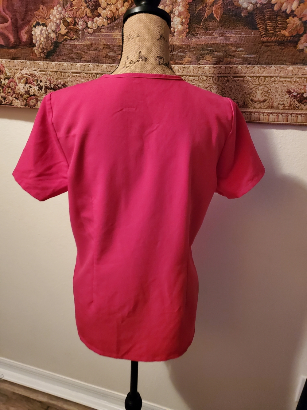 FIGS Technical Collection Shocking Pink V-Neck Scrub Top S - Picture 2 of 8